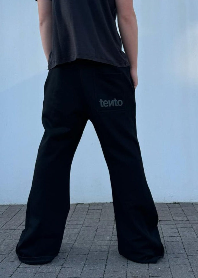 Flare fit black tento sweatpants